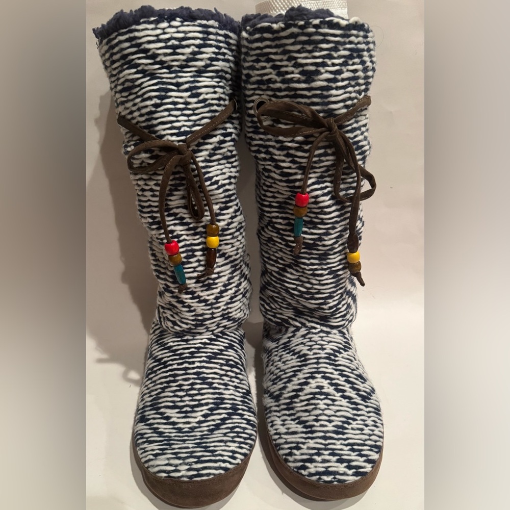 Muk Luks Blue Slipper Style Knit Boots Beaded
Laces Large 8 - 9 Sweater MukLuks